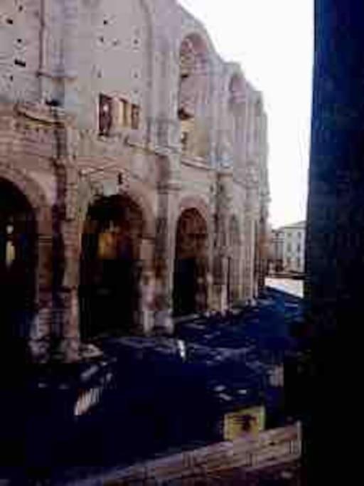 Face Aux Arenes Arles